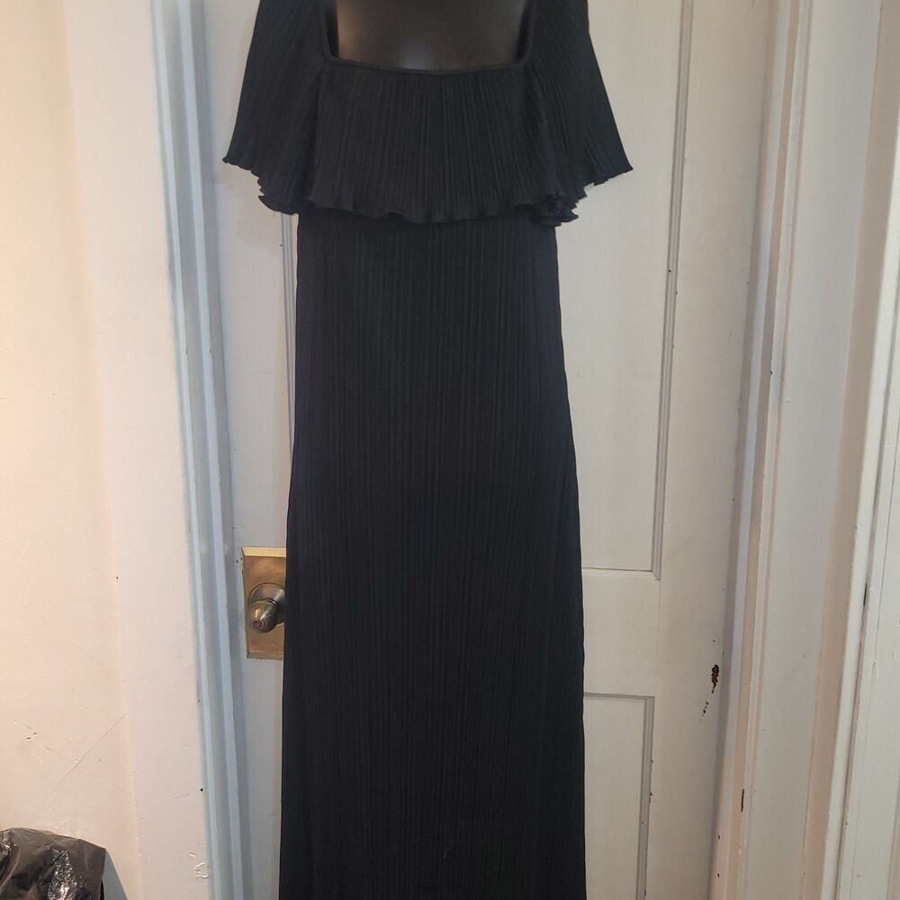 Black textured gown Rona no size approx Medium